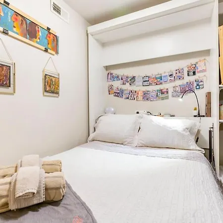 Apartment Sunny Character-filled In Trendy Ukrainian Village *