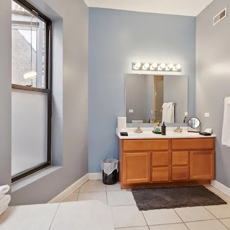 Near Downtown & Uchicago Apartment *