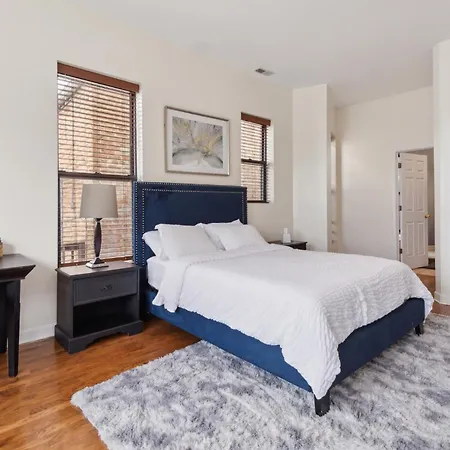 Apartment Near Downtown & Uchicago