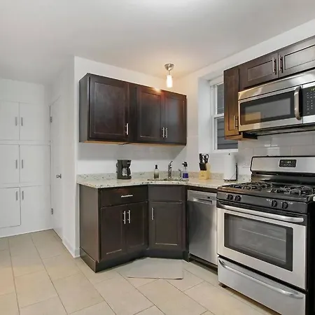 Apartment Urban Chic Logan Square Retreat With Free Parking