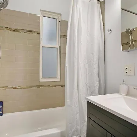 Urban Chic Logan Square Retreat With Free Parking Chicago