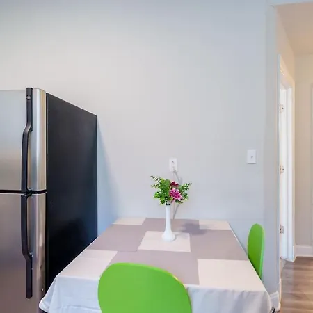 Stylish 4br Oasis In Woodlawn, Close To Uchi *
