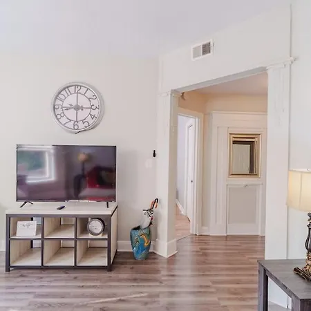 Stylish 4br Oasis In Woodlawn, Close To Uchi Chicago