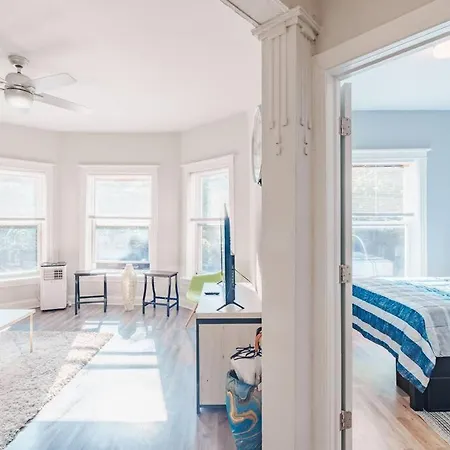 Stylish 4br Oasis In Woodlawn, Close To Uchi