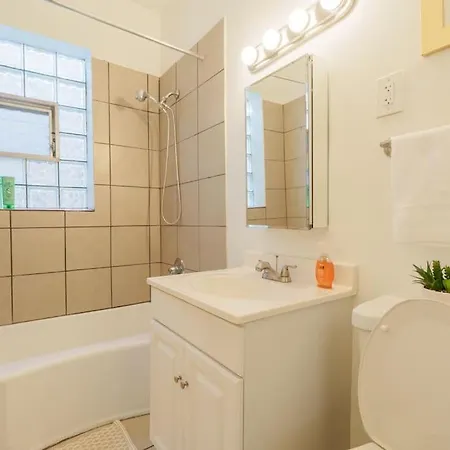 Stylish 4br Oasis In Woodlawn, Close To Uchi *