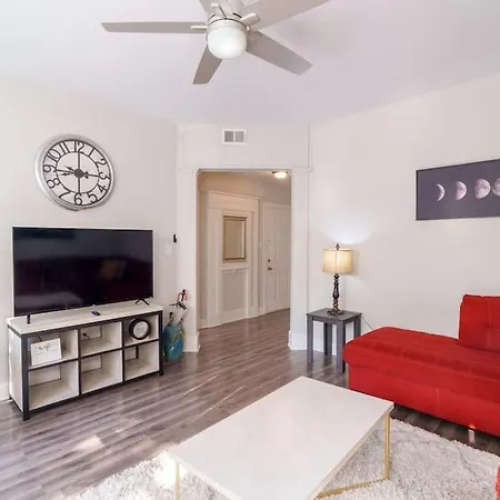 Stylish 4br Oasis In Woodlawn, Close To Uchi Apartment