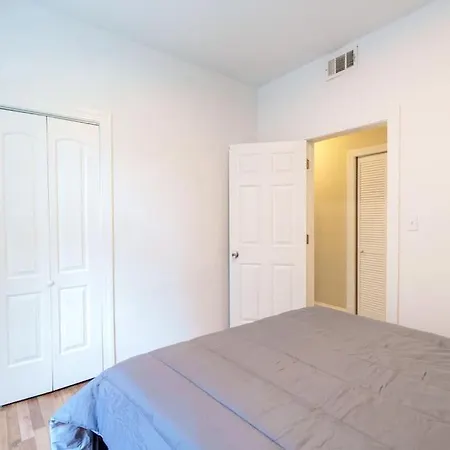 Apartment Stylish 4br Oasis In Woodlawn, Close To Uchi *