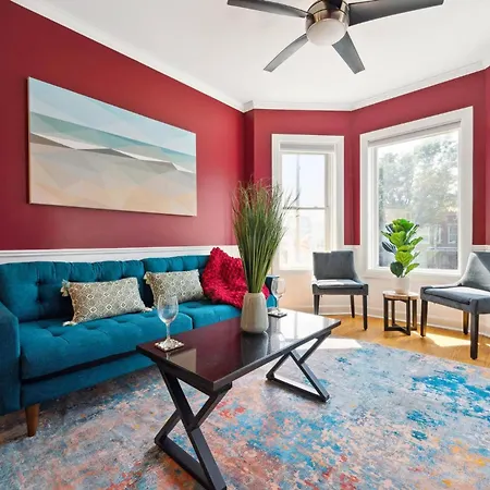 Apartment Wrigley 2br, 1ba With Free Parking