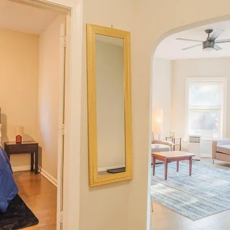 Spacious 4br Retreat In Vibrant Woodlawn Near Uchi Apartment *