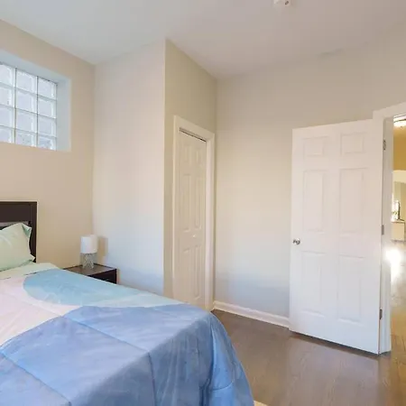 Spacious 4br Retreat In Vibrant Woodlawn Near Uchi Apartment