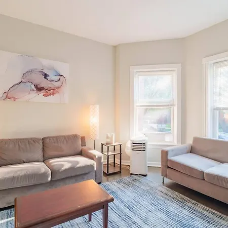 Spacious 4br Retreat In Vibrant Woodlawn Near Uchi Apartment *