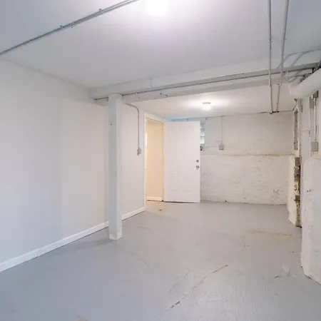 Spacious 4br Retreat In Vibrant Woodlawn Near Uchi Chicago