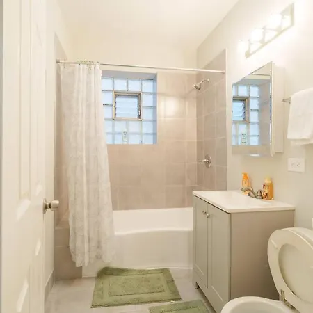 Spacious 4br Retreat In Vibrant Woodlawn Near Uchi