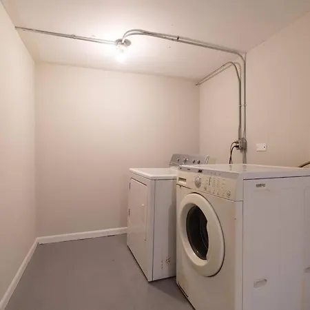 Spacious 4br Retreat In Vibrant Woodlawn Near Uchi Chicago