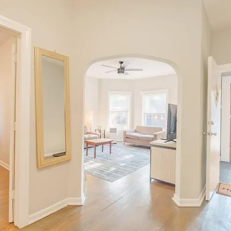 Spacious 4br Retreat In Vibrant Woodlawn Near Uchi Apartment *