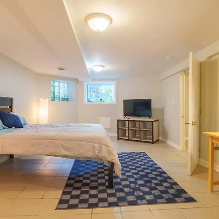 Spacious 4br Retreat In Vibrant Woodlawn Near Uchi Chicago
