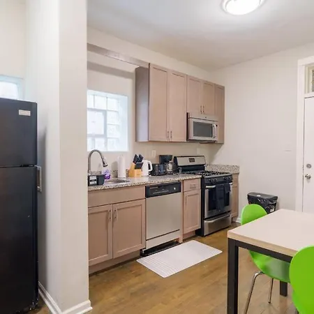 Spacious 4br Retreat In Vibrant Woodlawn Near Uchi * Chicago