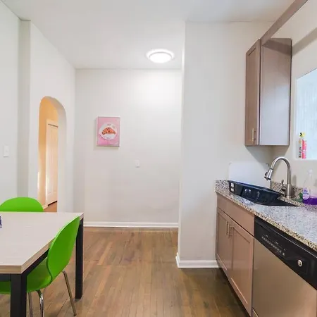 Spacious 4br Retreat In Vibrant Woodlawn Near Uchi