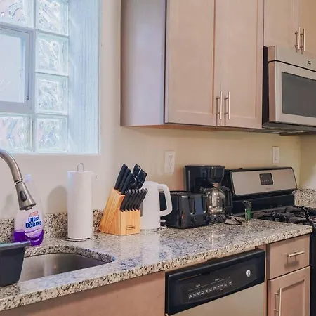 Apartment Spacious 4br Retreat In Vibrant Woodlawn Near Uchi
