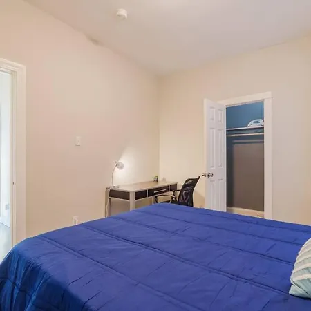 Spacious 4br Retreat In Vibrant Woodlawn Near Uchi Apartment