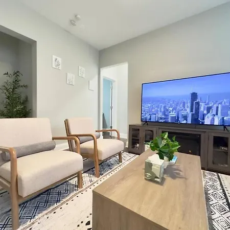 Modern 2br, Ideal Location Near Local Spots Chicago