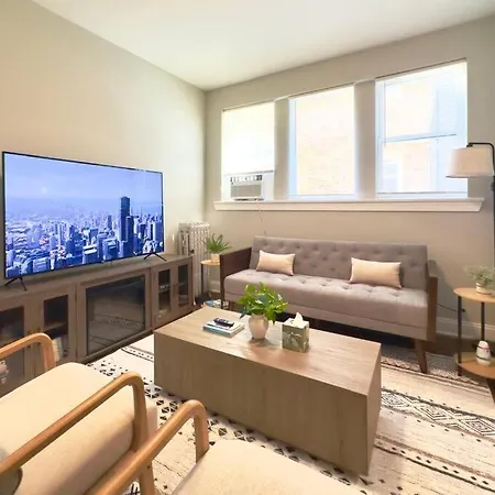Apartment Modern 2br, Ideal Location Near Local Spots