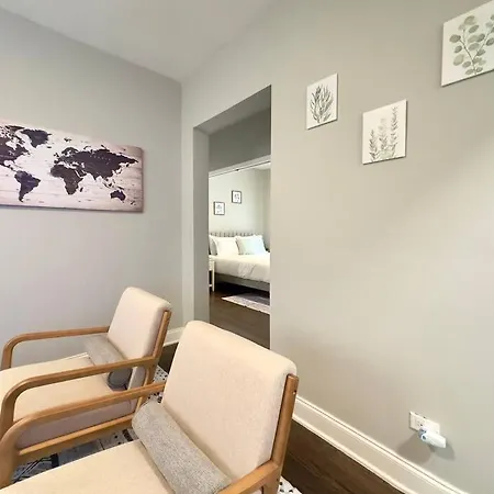 Modern 2br, Ideal Location Near Local Spots *