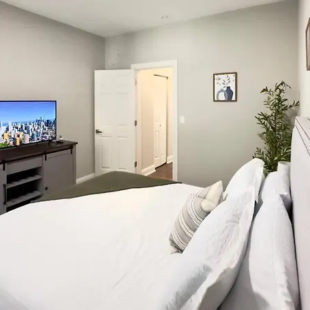 Modern 2br, Ideal Location Near Local Spots * Chicago