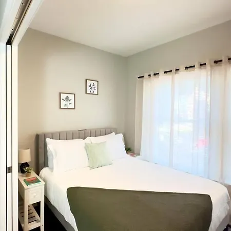 Apartment Modern 2br, Ideal Location Near Local Spots Chicago
