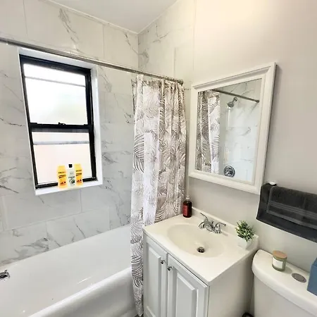 Cozy Retreat, Prime Location Near Loyola & Beach! Apartment
