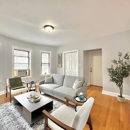 Apartment Cozy Retreat, Prime Location Near Loyola & Beach! *