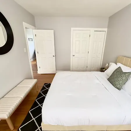 Cozy Retreat, Prime Location Near Loyola & Beach! Apartment Chicago