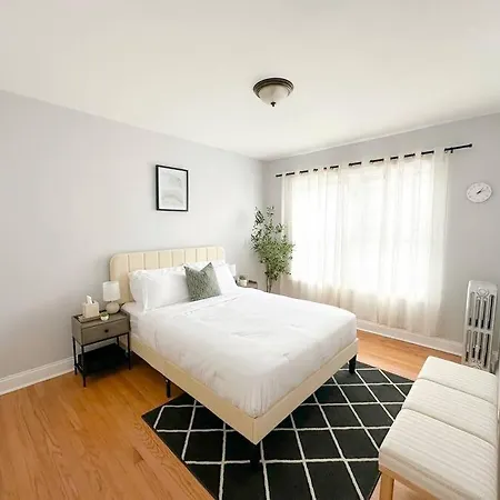 Cozy Retreat, Prime Location Near Loyola & Beach! Apartment