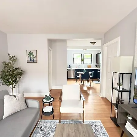 Apartment Cozy Retreat, Prime Location Near Loyola & Beach! *