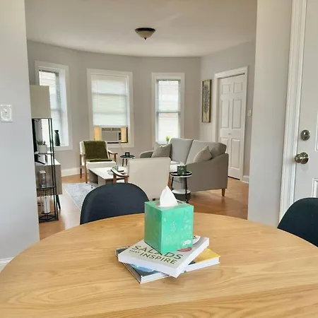 Apartment Cozy Retreat, Prime Location Near Loyola & Beach! *