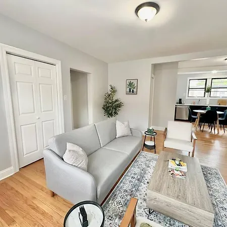 Cozy Retreat, Prime Location Near Loyola & Beach! Apartment Chicago