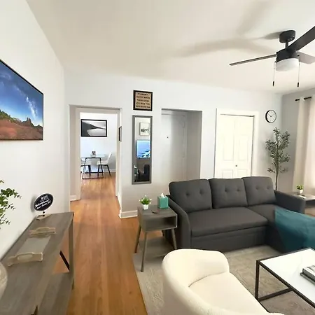 Comfy Retreat In Rogers Park, Prime Location! Apartment *
