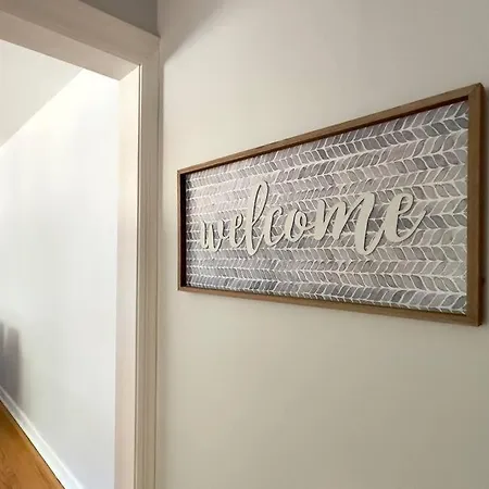 Comfy Retreat In Rogers Park, Prime Location! *