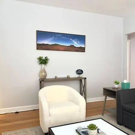 Apartment Comfy Retreat In Rogers Park, Prime Location!