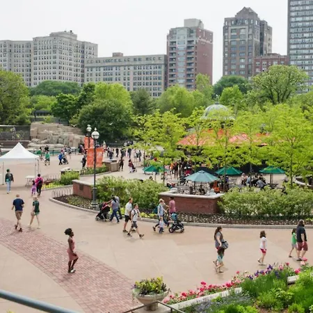 Great Location-lincoln Park Wrigleyville And Parking Apartment