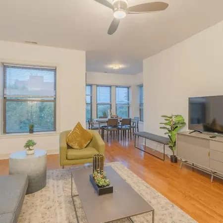 3br Prime Hyde Park Location Near Uchicago And Dining