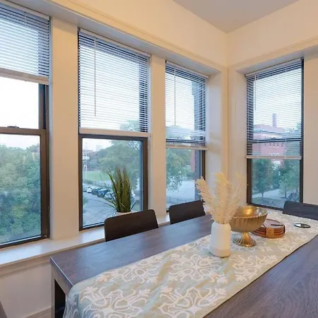 3br Prime Hyde Park Location Near Uchicago And Dining Apartment
