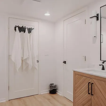 Prime Location In Lakeview Near Wrigleyville