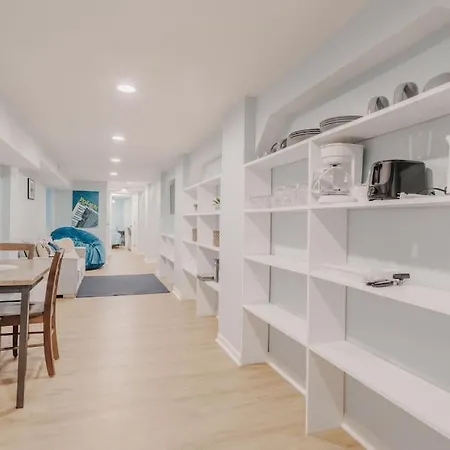 Prime Location In Lakeview Near Wrigleyville Apartment