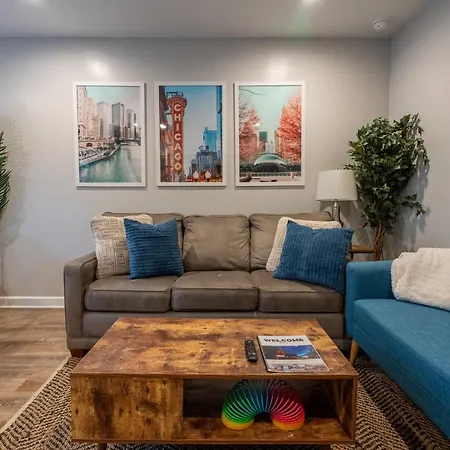 Stylish & Bright Gem Overlooks Lovely Park With Great Amenities Apartment