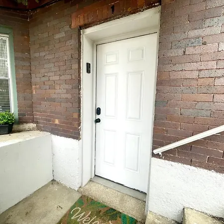 Stylish & Bright Gem Overlooks Lovely Park With Great Amenities Apartment *