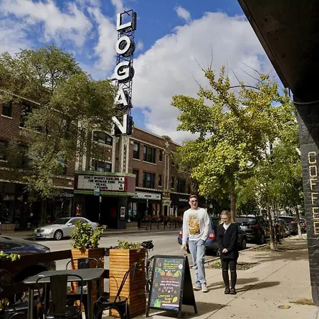 Apartment Stylish & Bright Gem Overlooks Lovely Park With Great Amenities Chicago