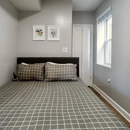 Stylish & Bright Gem Overlooks Lovely Park With Great Amenities * Chicago
