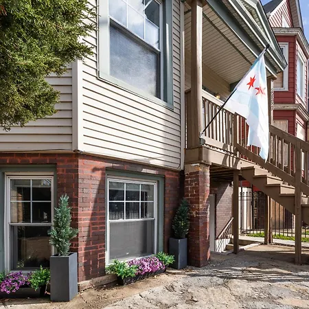 Stylish & Bright Gem Overlooks Lovely Park With Great Amenities Apartment
