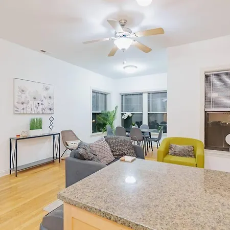 Cozy 3br Hyde Park Oasis Near Uchi, Shops & Dining Chicago
